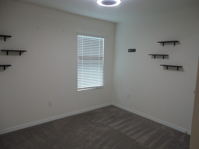 Building Photo - 216 Hickory Crse Trl