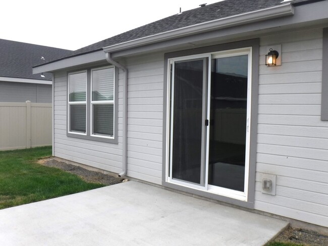 Building Photo - Kuna Kutie 3 bd, 2 bath in the Greyhawk Su...