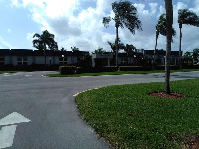 Building Photo - 2766 Emory Dr W