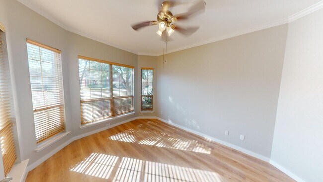 Building Photo - Elegant home in Pflugerville with great fe...