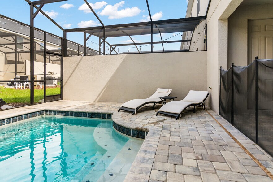 Building Photo - 1828 Tropical Palms Cir