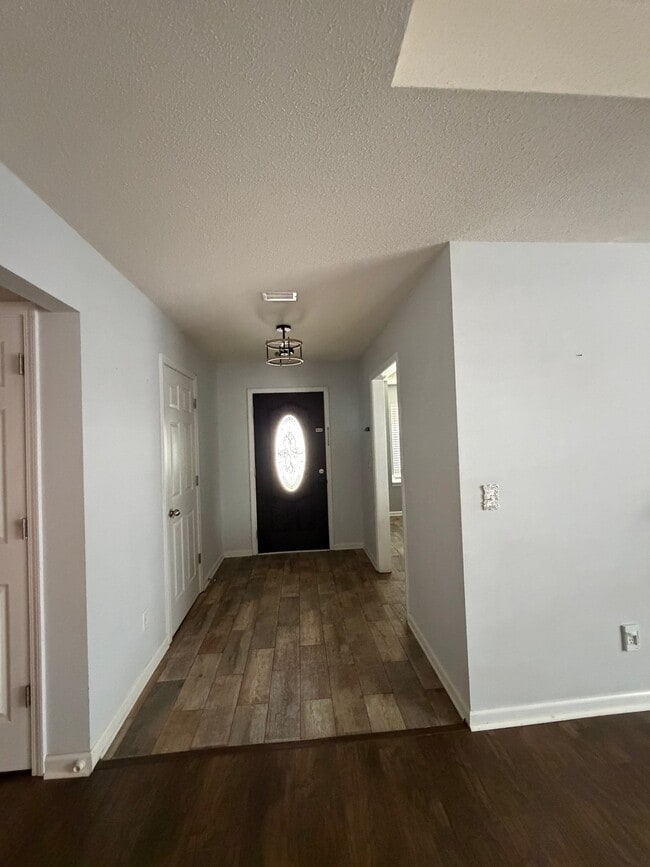 Building Photo - 109 Yuri Dr