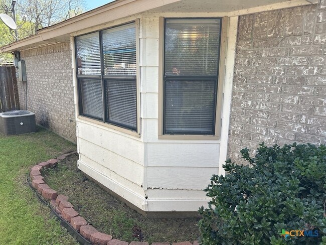 Building Photo - 4403 Jana Dr