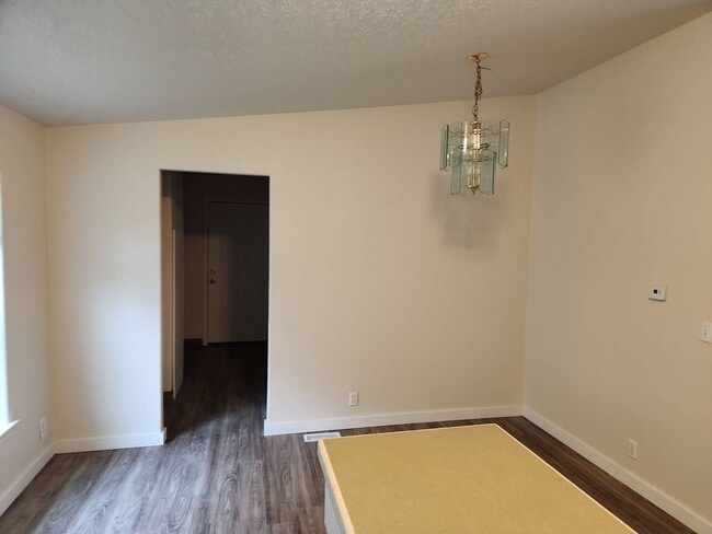 Building Photo - Pet Friendly 3bed : 2bath Home w/ 1 Car De...