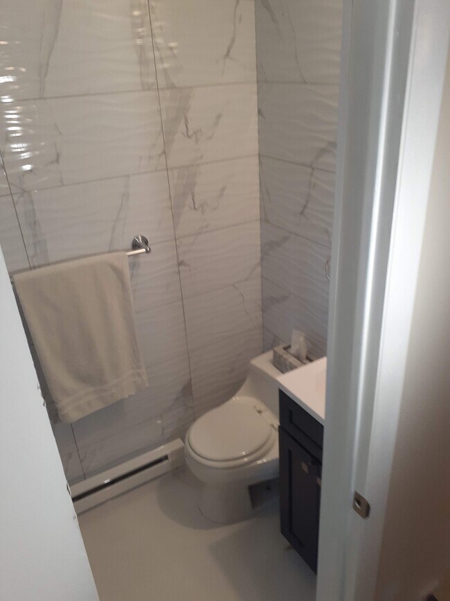 Master bathroom - 20 Elizabeth Way