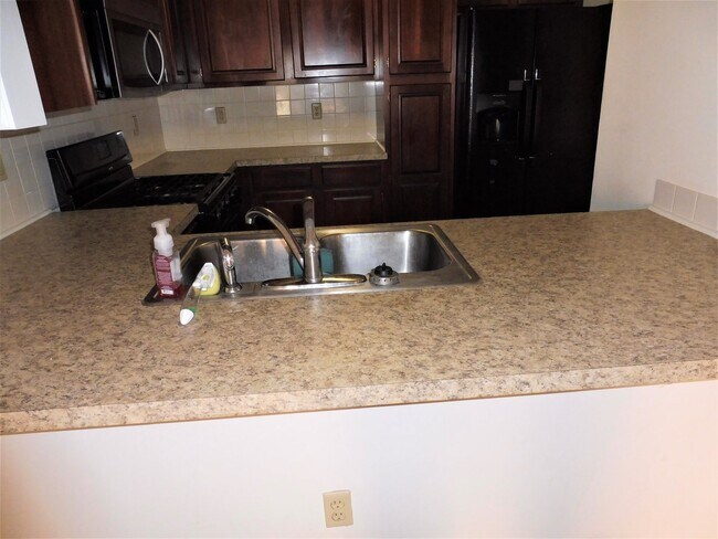Building Photo - 504 Ashley Oaks Pvt. Dr. Kingsport, TN 37663