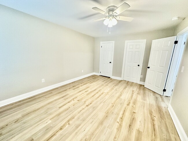 Building Photo - Two Bedroom Renovated South End Condo (Palmetto Bay Villas)!