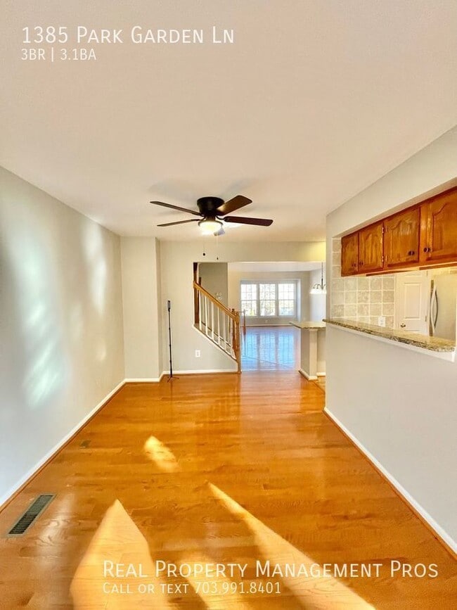 Building Photo - 1385 Park Garden Ln