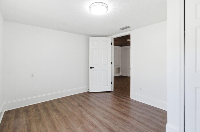 Building Photo - 17 Timberwood Ct