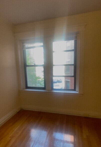 Building Photo - 2 Elm St