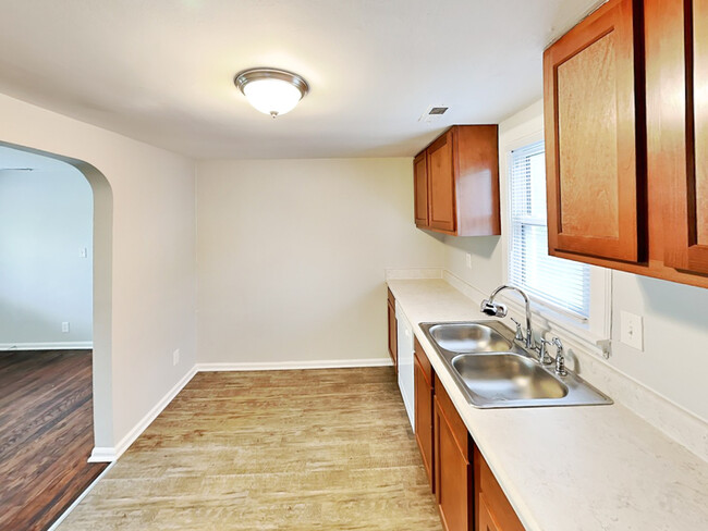Building Photo - 14 Glenda Dr