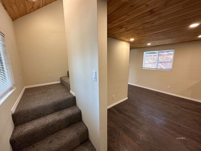 Building Photo - 52800 Sugar Pine Dr