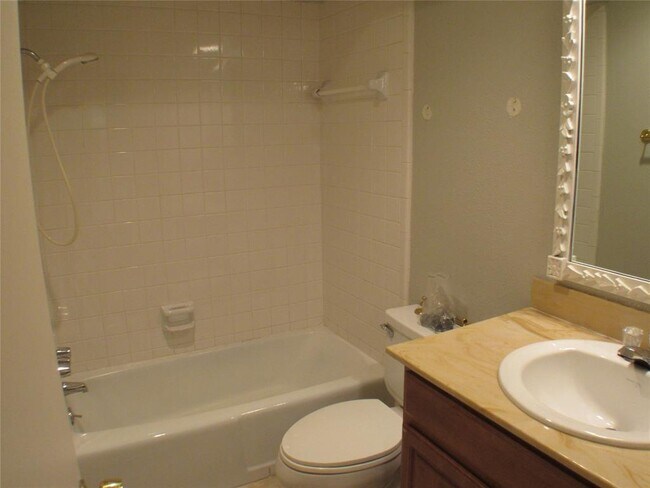Building Photo - 10406 Shadow Bend Dr