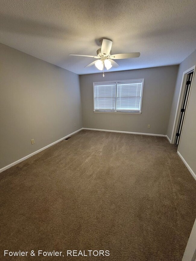 Building Photo - 3 br, 2.5 bath House - 4913 Country Court