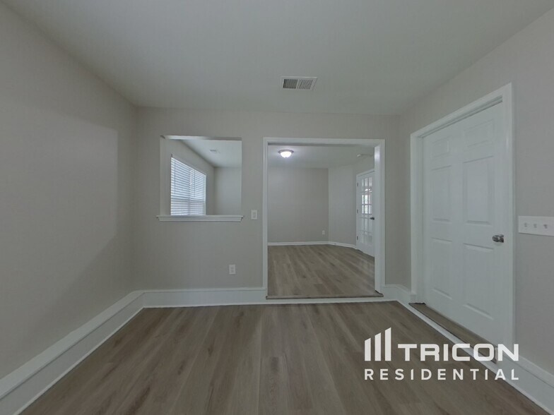 Building Photo - 158 Bonhomme Cir