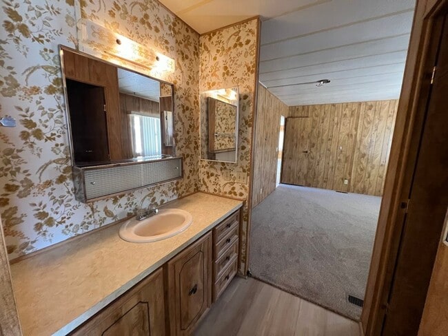 Building Photo - 2 Bedroom Manufactured Home in Bullhead City
