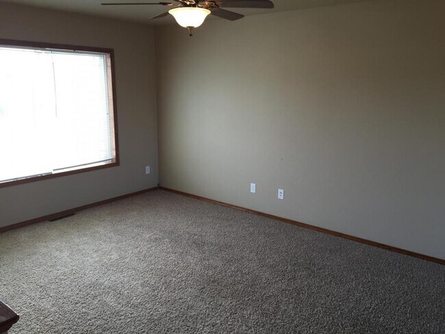 Building Photo - 1720 Torrey Pines Drive