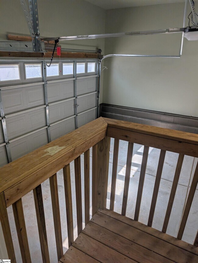 Building Photo - 154 S Lake Emory Dr