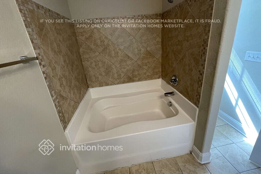 Building Photo - 3837 Sally Ln