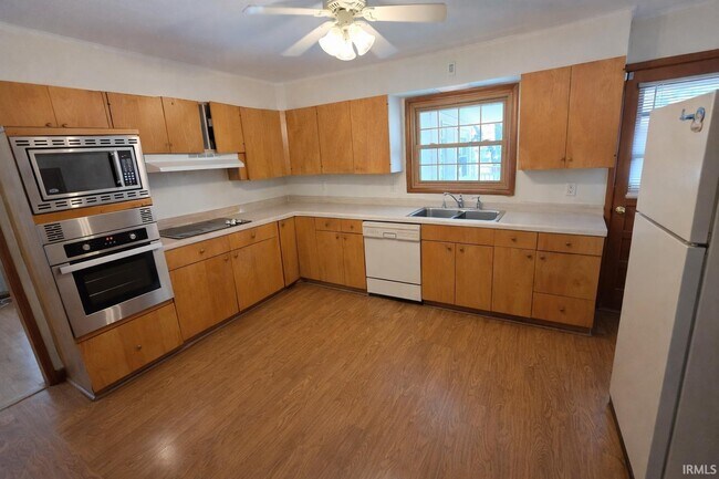 Building Photo - 509 S Swain Ave