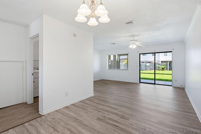 Building Photo - 2305 Seaside Dr