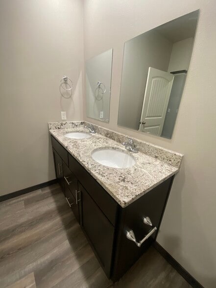 Building Photo - 5614 W 32nd St