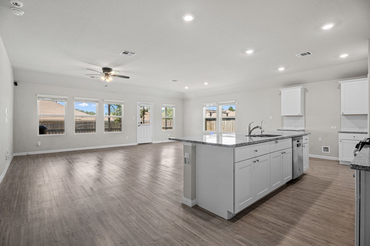 Building Photo - 1047 Raceland Rd