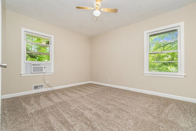 Building Photo - 721 Luckie Ln NE