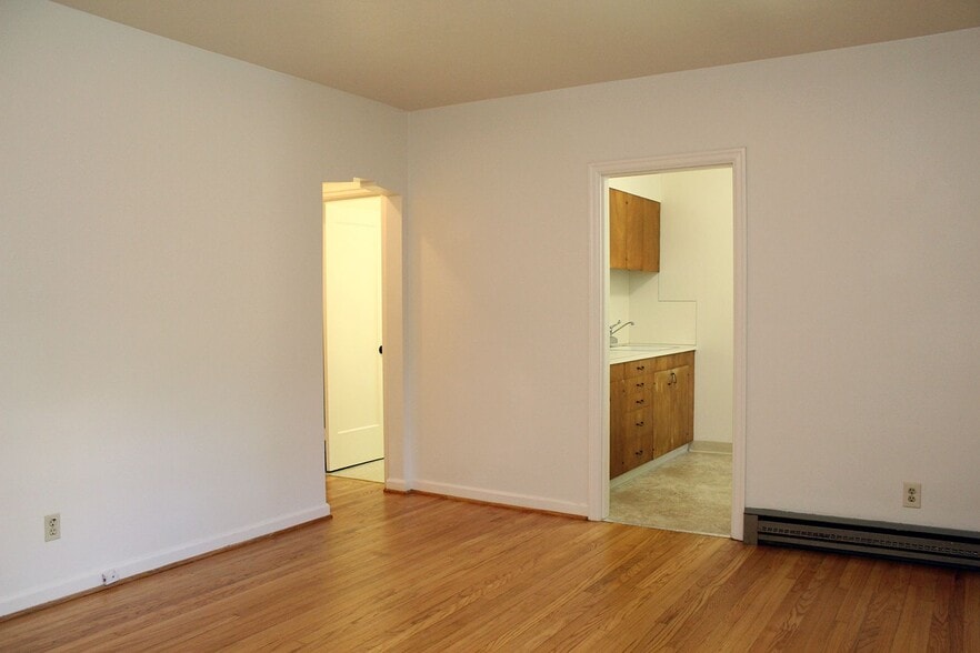 Building Photo - 3507 SW 11th Ave