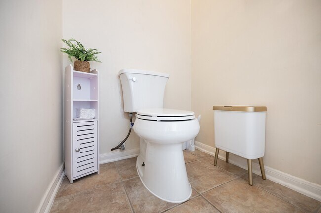 Building Photo - 1823 Blue Water Bay Dr