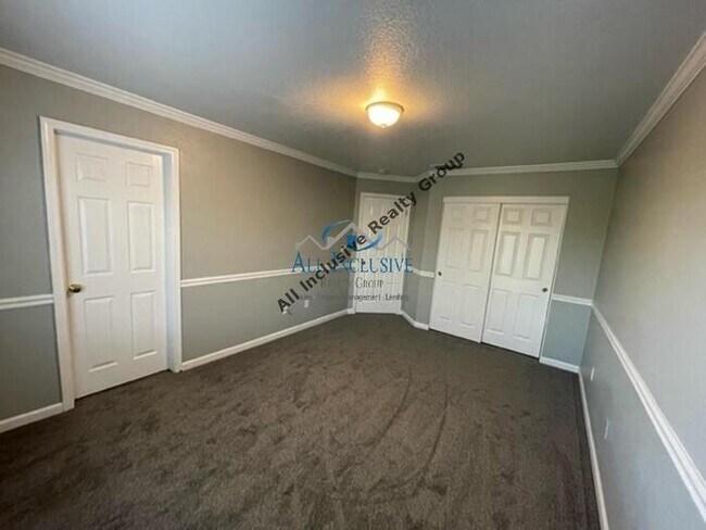 Building Photo - Charming 3-Bedroom Home in Desirable Folso...