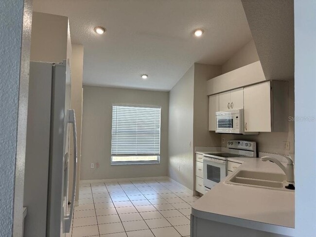 Building Photo - 1932 Grenville Ct