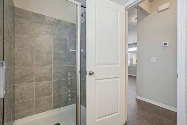 Building Photo - Modern 3bd Home Near Peterson AFB on Power...