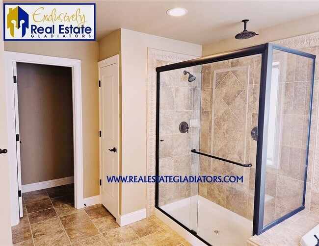 Building Photo - Stunning 4-Bedroom Home for Rent in Bothell!