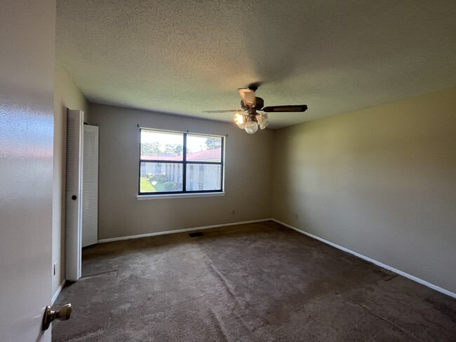 Building Photo - 901 Olmstead Dr