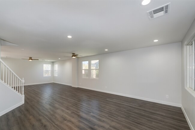 Building Photo - GORGEOUS 4 BEDROOM TWO STORY HOME