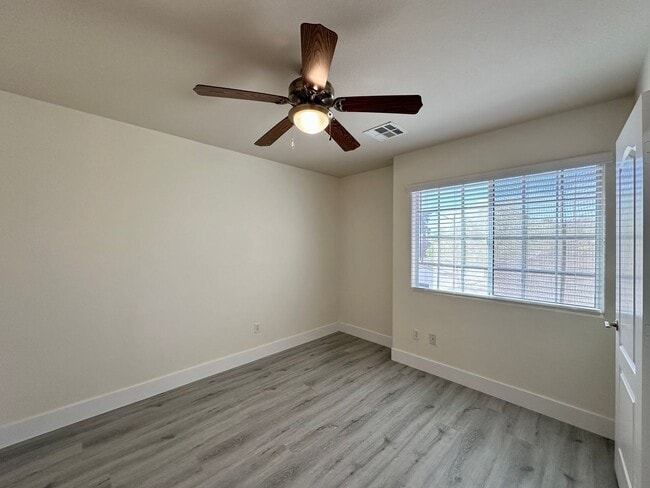 Building Photo - Centennial Heights