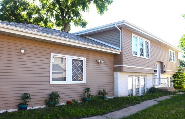 Building Photo - 1711 E Ave NE