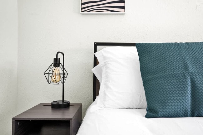 Building Photo - 6452 Custer St