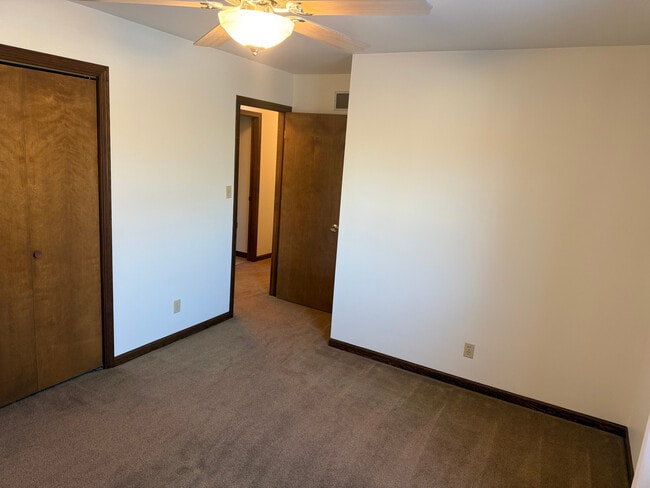 Building Photo - 13831 S Mallard Dr