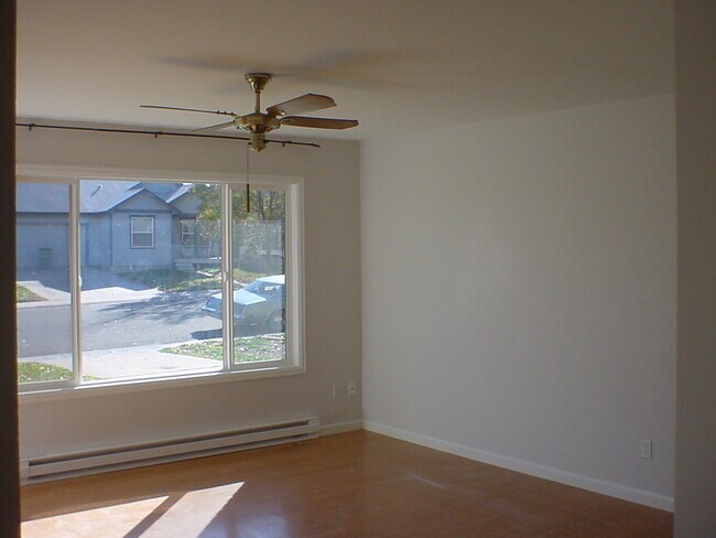 Building Photo - 2516 W Plum St