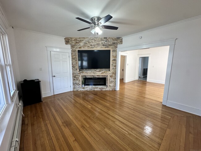 Building Photo - 1049 Campbell Ave