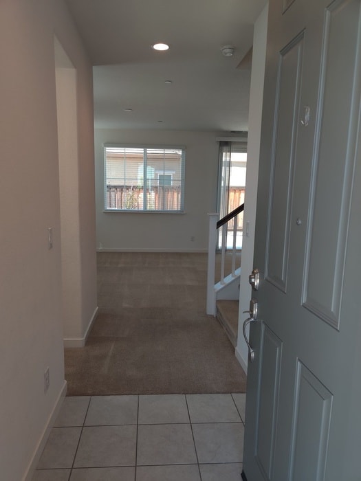 Building Photo - Beautiful 3 bedroom, 2.5 bathroom in Roseville!