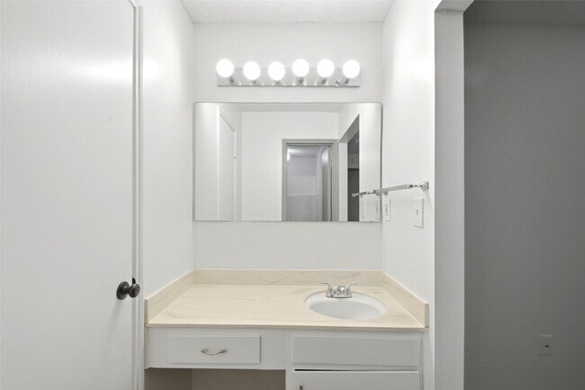 Building Photo - 2275 Triway Ln