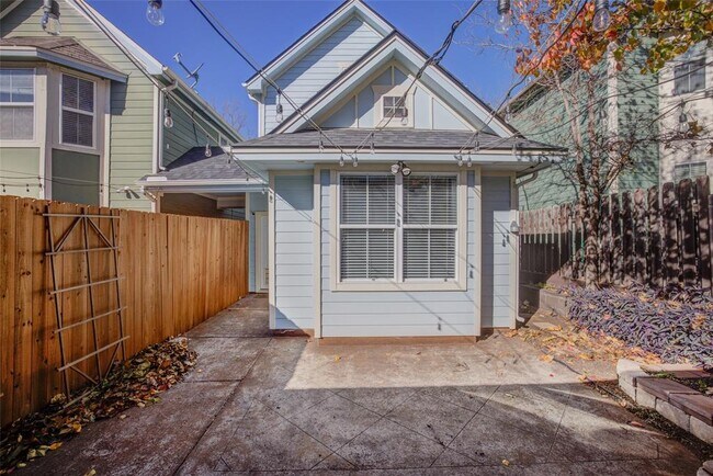 Building Photo - 4109 E 12th St