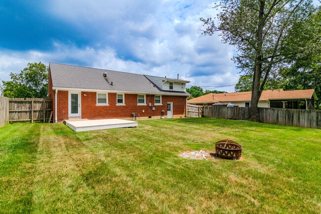 Building Photo - 282 Zandale Dr