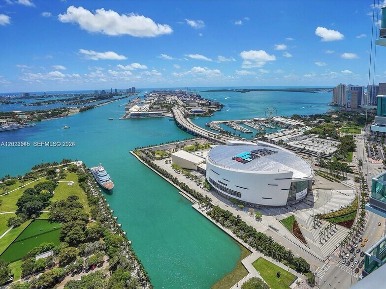 Building Photo - 900 Biscayne Blvd