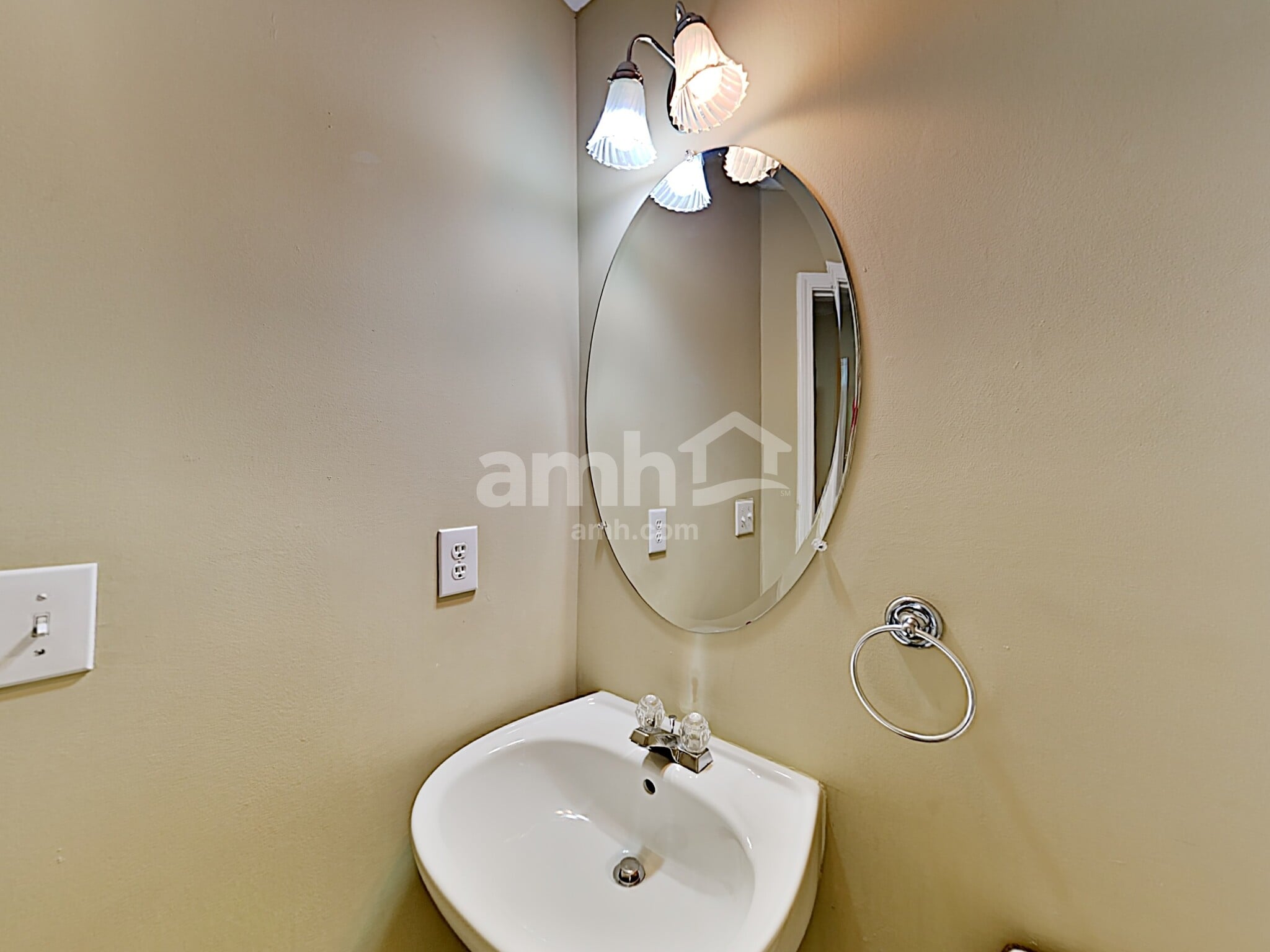 Building Photo - 158 Village Trace