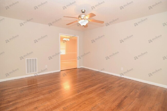 Building Photo - 3 Bed/2 Bath in Quiet Cul-de-Sac