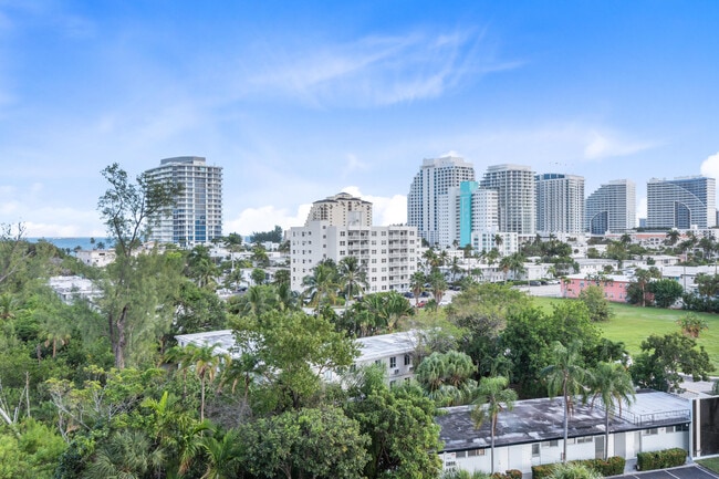 Building Photo - 2530 NE 9th St